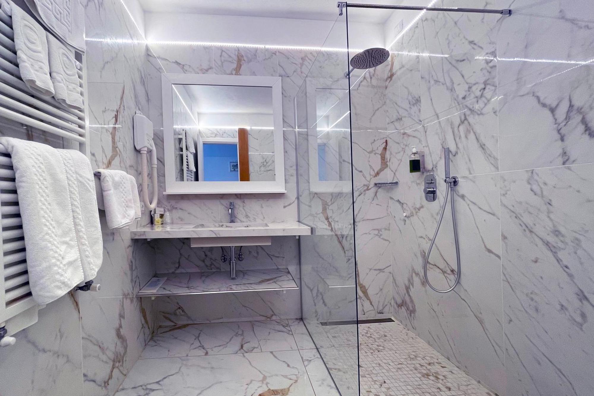 Hotel Claudio Bergeggi Luaran gambar