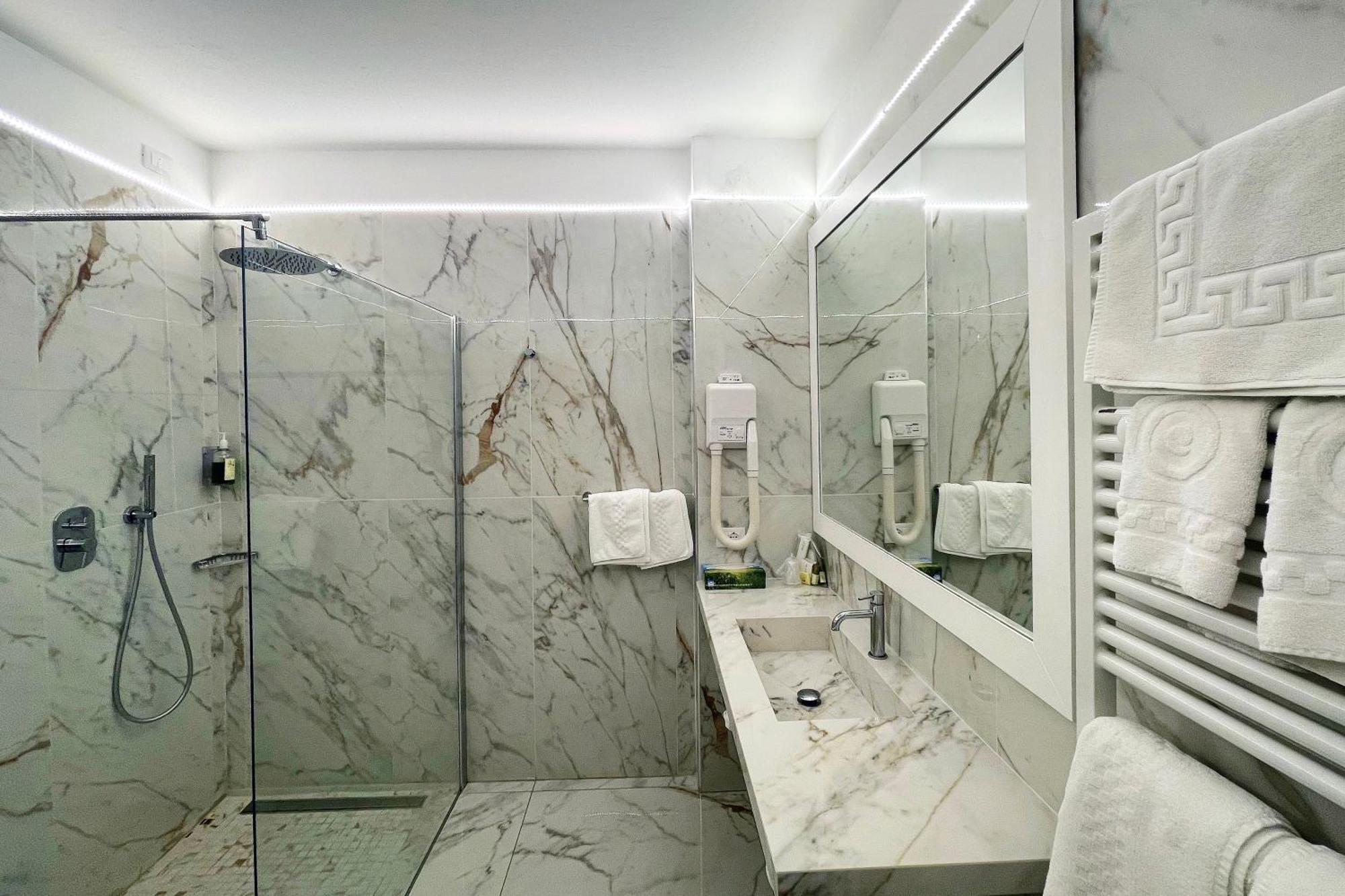 Hotel Claudio Bergeggi Luaran gambar